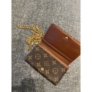 Louis Vuitton Porte-Monnaie Tresor Wallet 
Very good condition 
Chain available